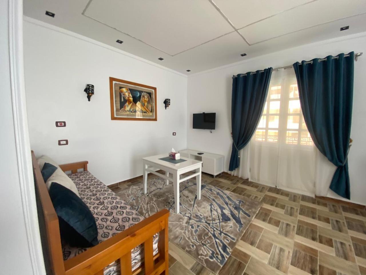 Villa Golden Life Apartments, New Property With Pool Access Luxor Room photo
